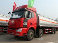 解放前四后八32立方運油車