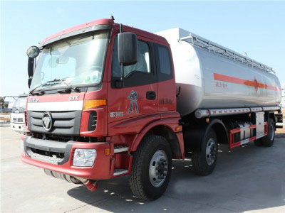 福田歐曼前四后四24立方加油車(chē)