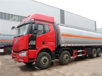 解放前四后八30立方運(yùn)油車